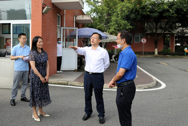 邹瑾市长检查开学工作.jpg