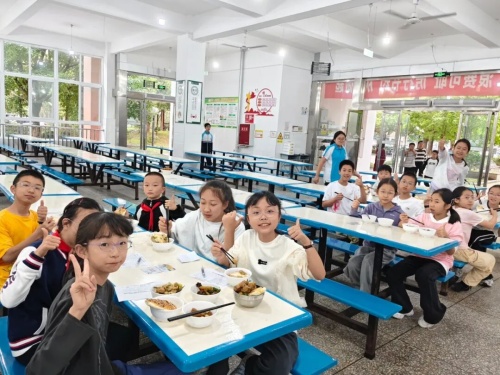 食堂_副本.jpg 食堂_副本.jpg